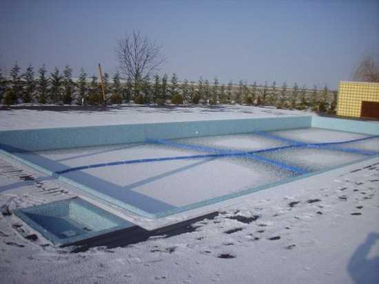 Поддержание оптимальной температуры воды в зимних открытых бассейнах