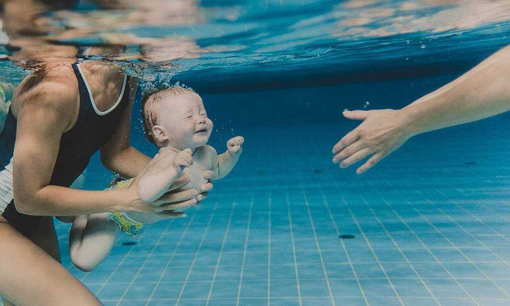 Анализ температуры воздуха и воды: важная часть занятий в детском бассейне